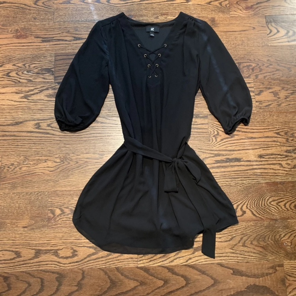 IZ Byer Belted Dress Size Large  V-Neck Half Sleeve Layered Black